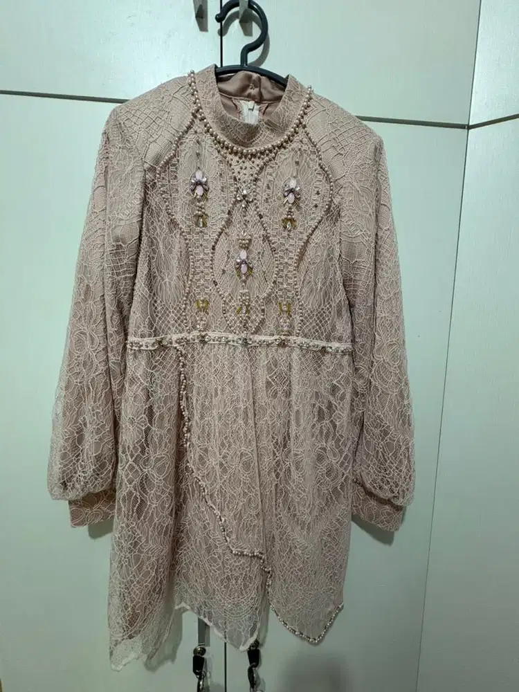 Kebaya modern chantile