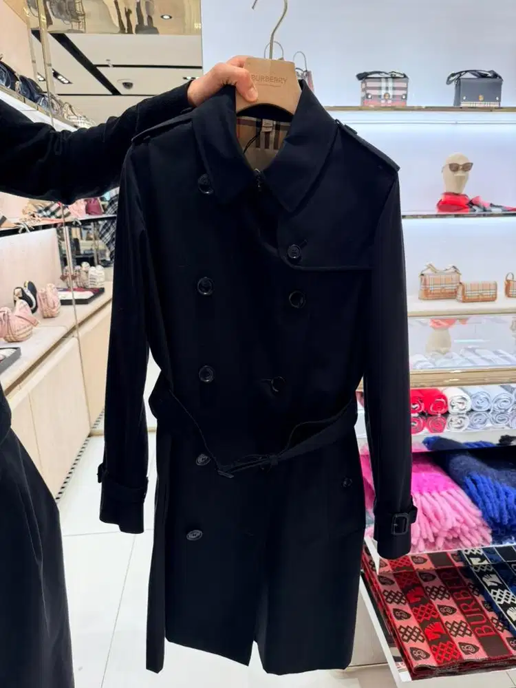 Burberry Heritage Trench Coat NEW