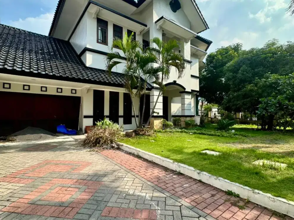 DISEWAKAN RUMAH MEWAH 2 LANTAI 5BR FULL FURNISHED CLASSIC MEWAH SURABAYA