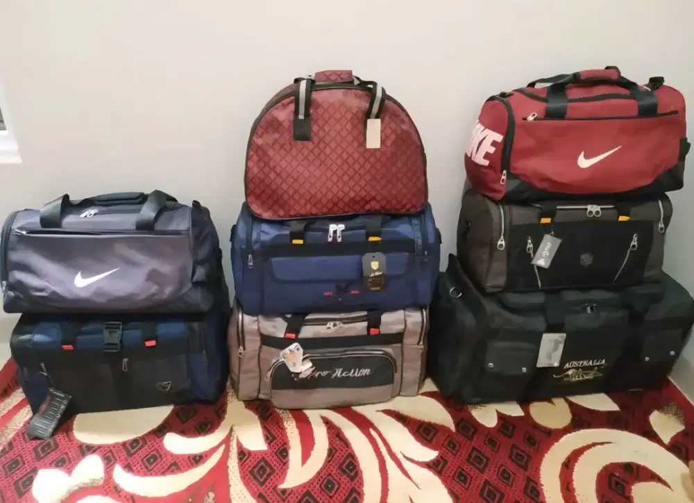 Tas,sepatu sekolah dan sendal