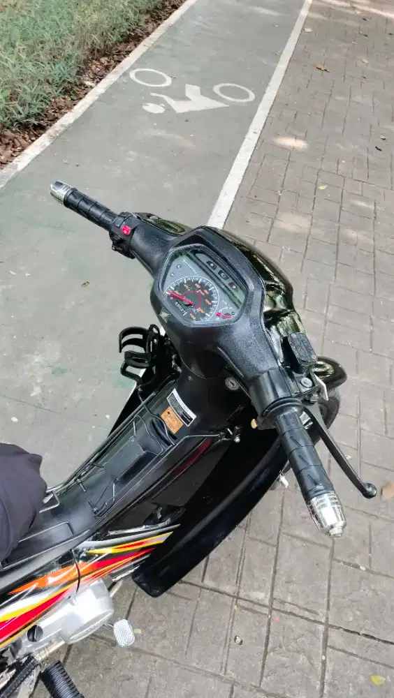 SUPRA FIT HITAM 2005