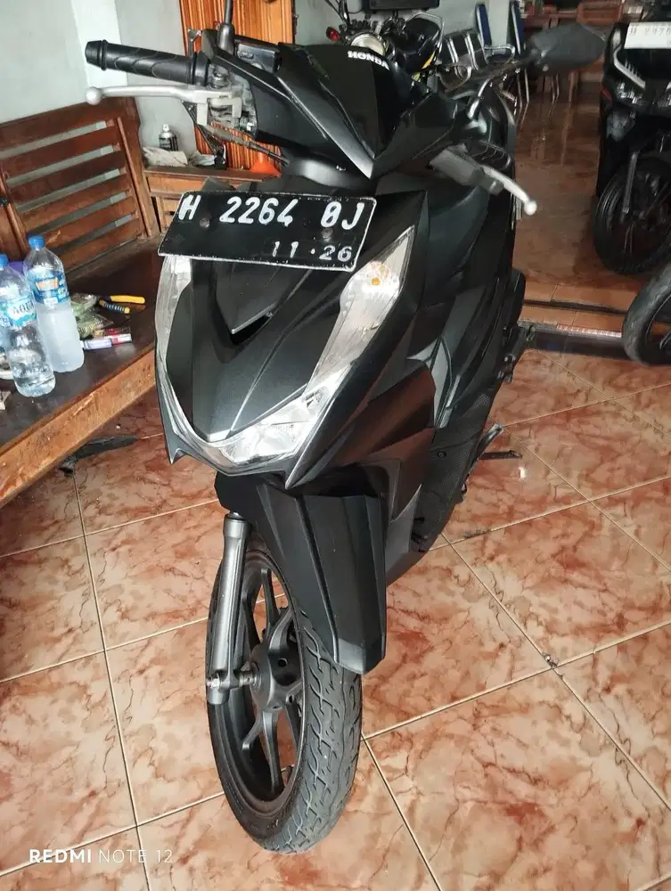 Beat Deluxe 2021 hitam