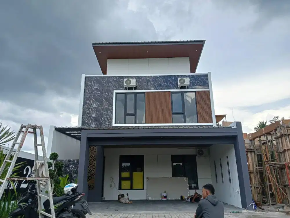 RUMAH MEWAH 2 LANTAI DIUTARA KAMPUS SANATA DHARMA YOGYAKARTA