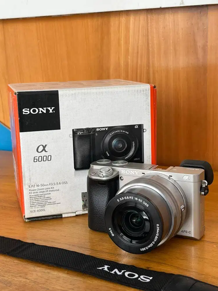 Sony A6000 Lensa 16-50mm OSS