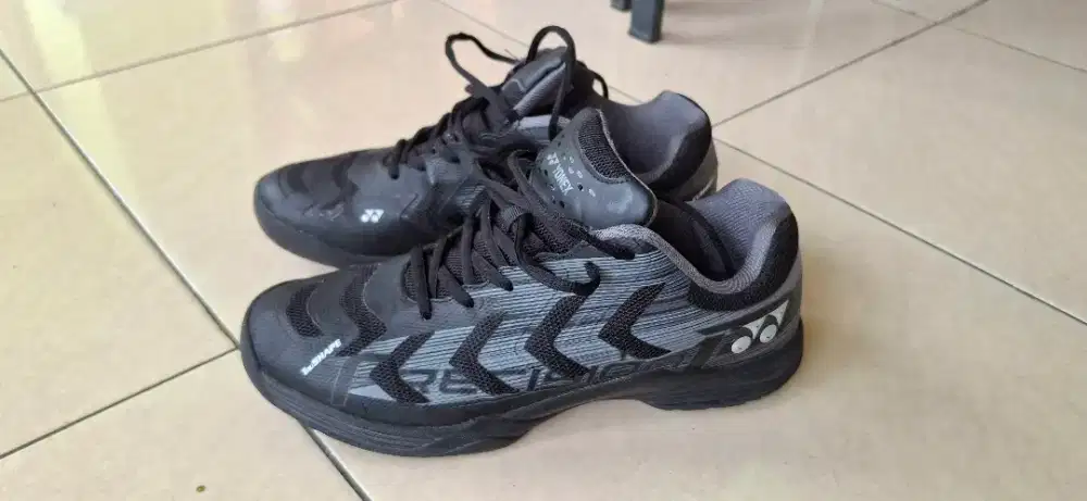 Sepatu Yonex Precesion 2.0 ukuran 42