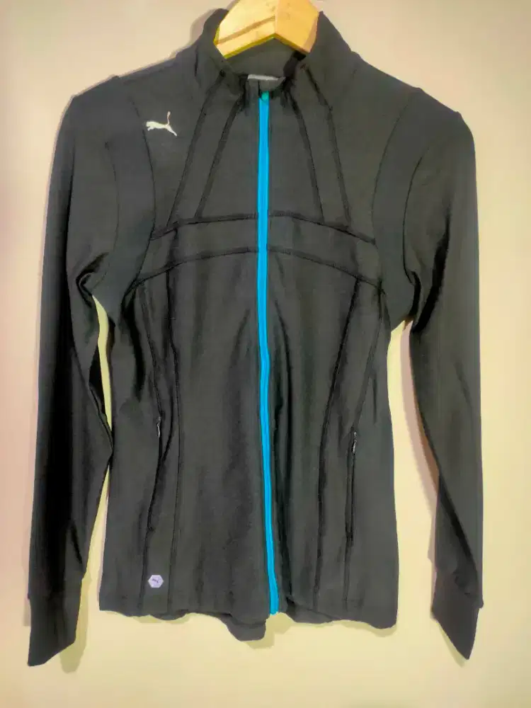 Jaket lari Puma