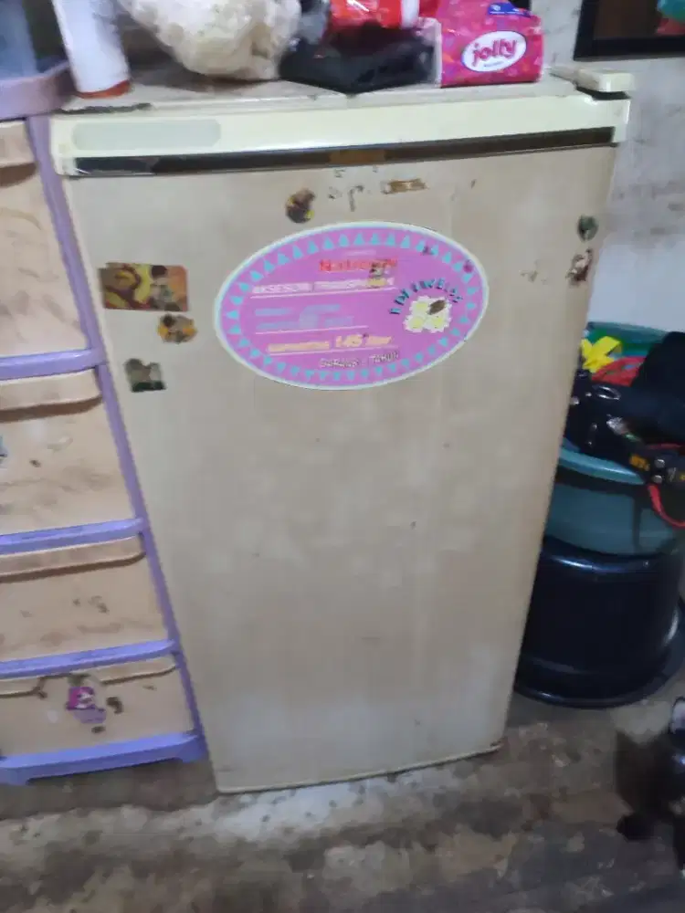 Dijual kulkas National 1 pintu, masih dingin normal