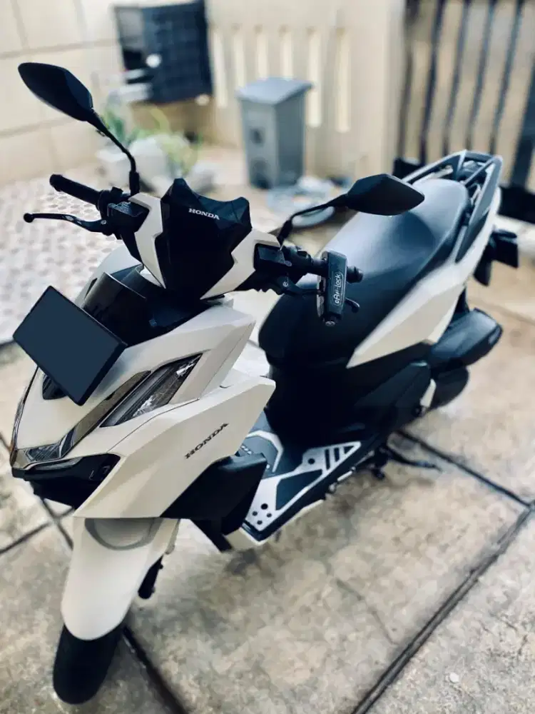 Vario 160 ABS 2022 Putih matte, km 13k, + ban micheline + plat 2027