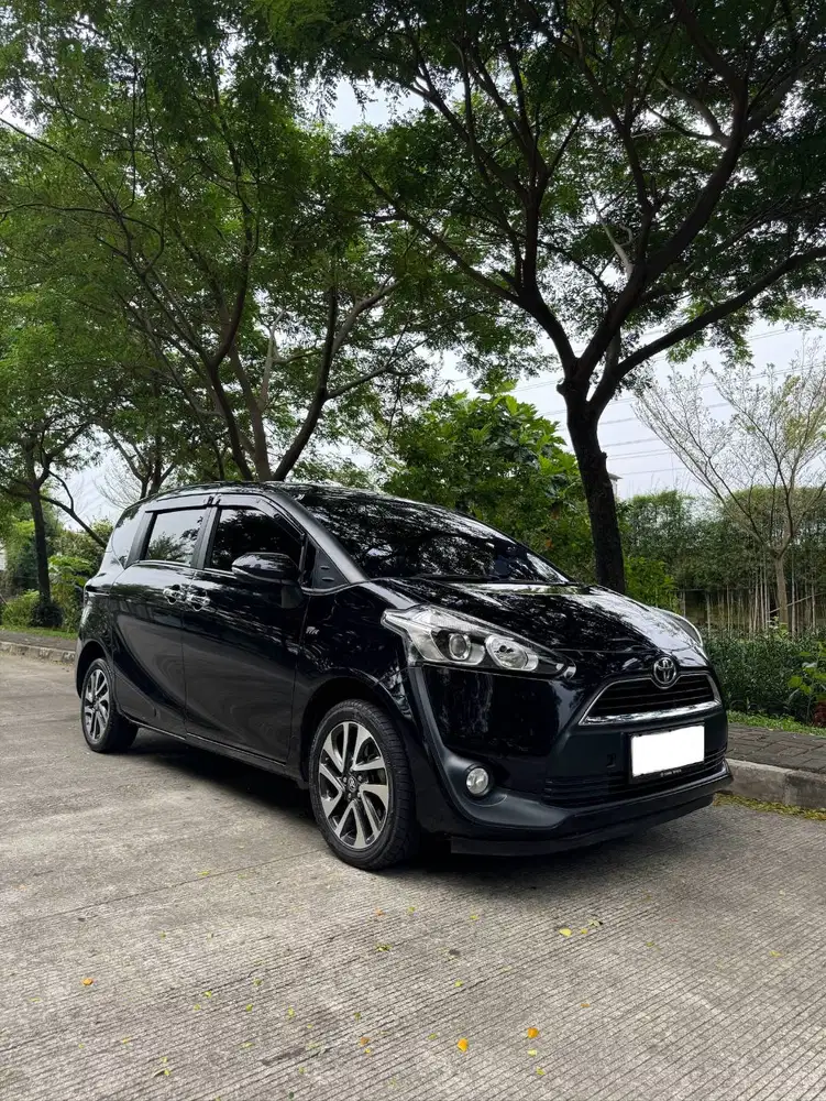 SIENTA V 2019 MATIC HITAM ISTIMEWA