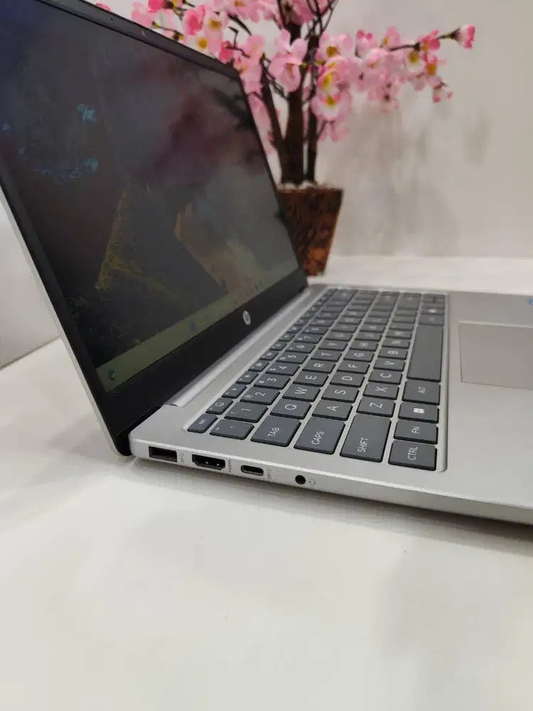 Laptop HP 14 EP0321TU Intel Core i3 1315U 8GB SSD 512GB