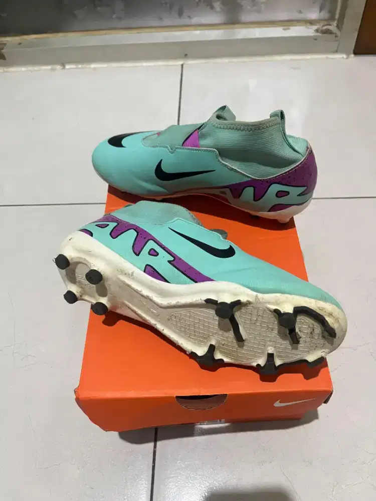 Jual sepatu bola Nike dan sepatu running Nike bekas