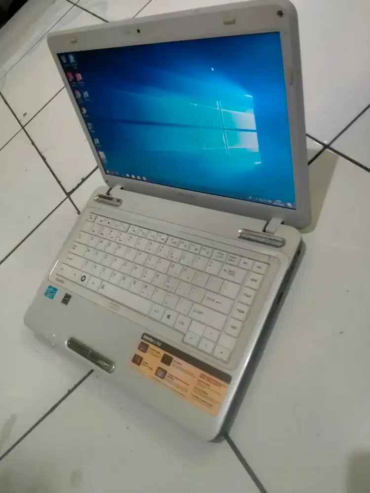 Toshiba core i3 RAM 8Gb/320Gb batre bagus mulus siap pakai No minus