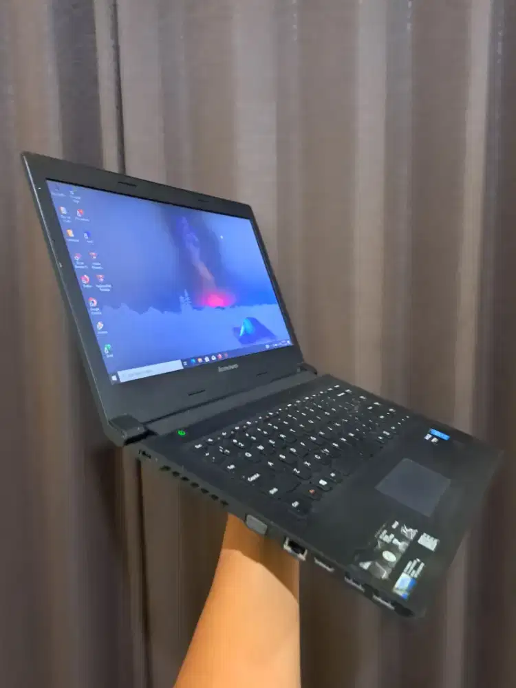 Lenovo B40-70 Core i3-4300M Ram 8Gb SSD 128Gb Dual Vga Support Render