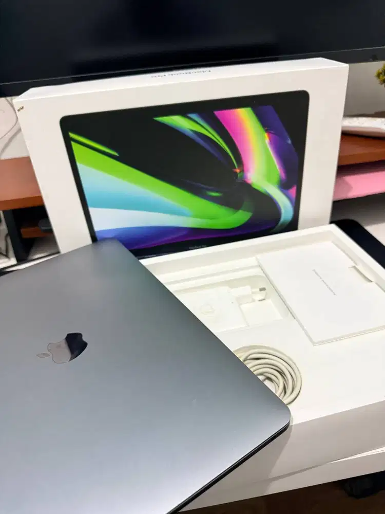 MacBook Pro 13 M1 2020 8/256GB RUSAK Logic Board - Fullset Mulus