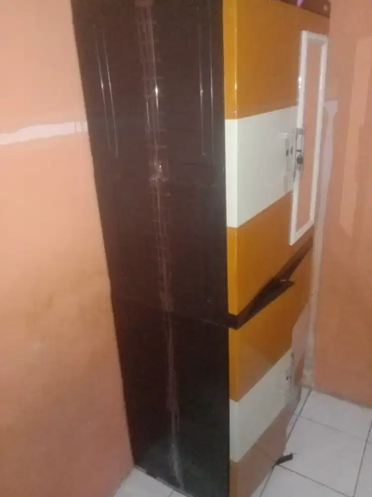 Lemari pakaian plastik naiba baru pakai seminggu