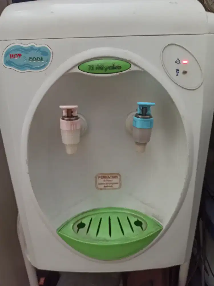 Dispenser Miyako bekas HOT N COOL