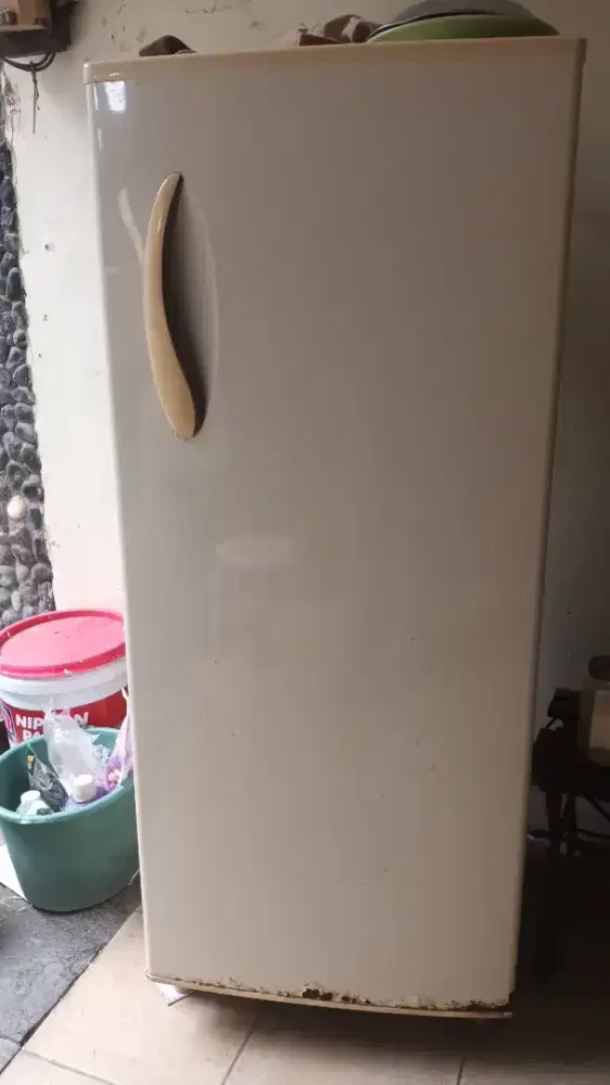 Lemari es 1 pintu bekas