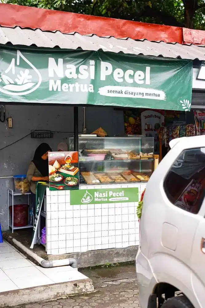 Karyawan LAKI - LAKI Nasi Pecel Mertua Harus Bisa Naik Motor