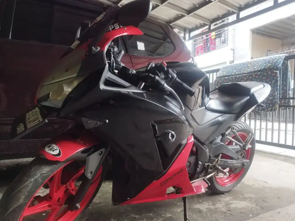 Honda CBR 150R 2015