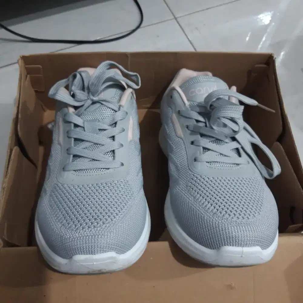 Sepatu lari jogging wanita carvil