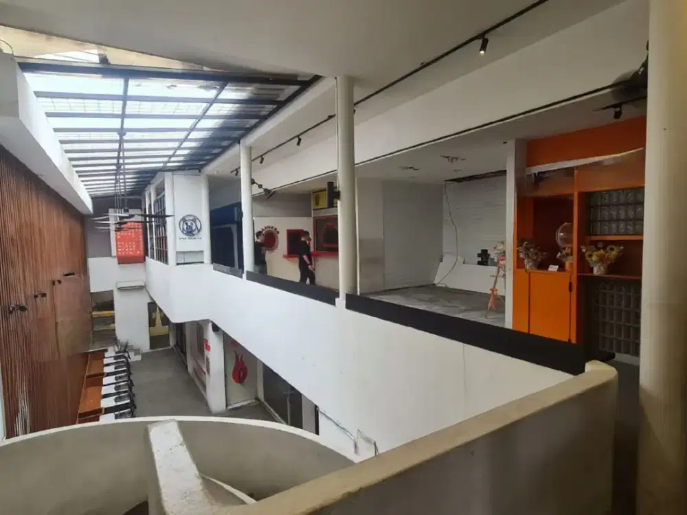 RUANG USAHA MENTENG 2 LANTAI EX RESTO AREA KOMERSIL DAN KULINER PARKIR LUAS