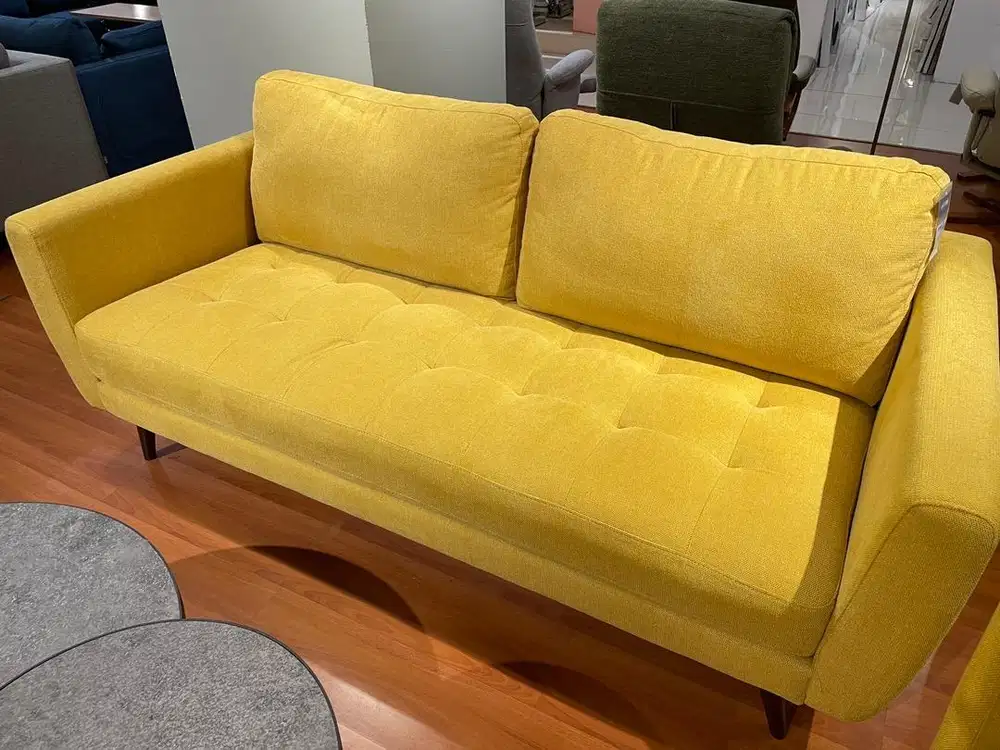 Dijual sofa informa serie Arlington warna kuning
