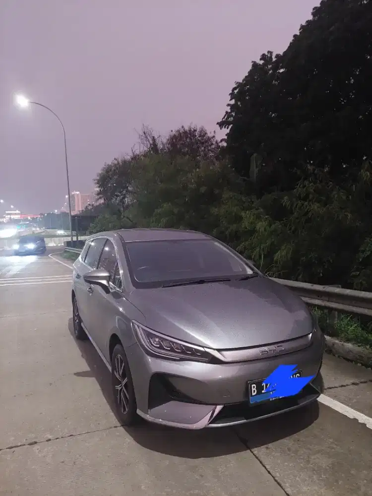 Di jual mobil BYD M6 standar siap pakai