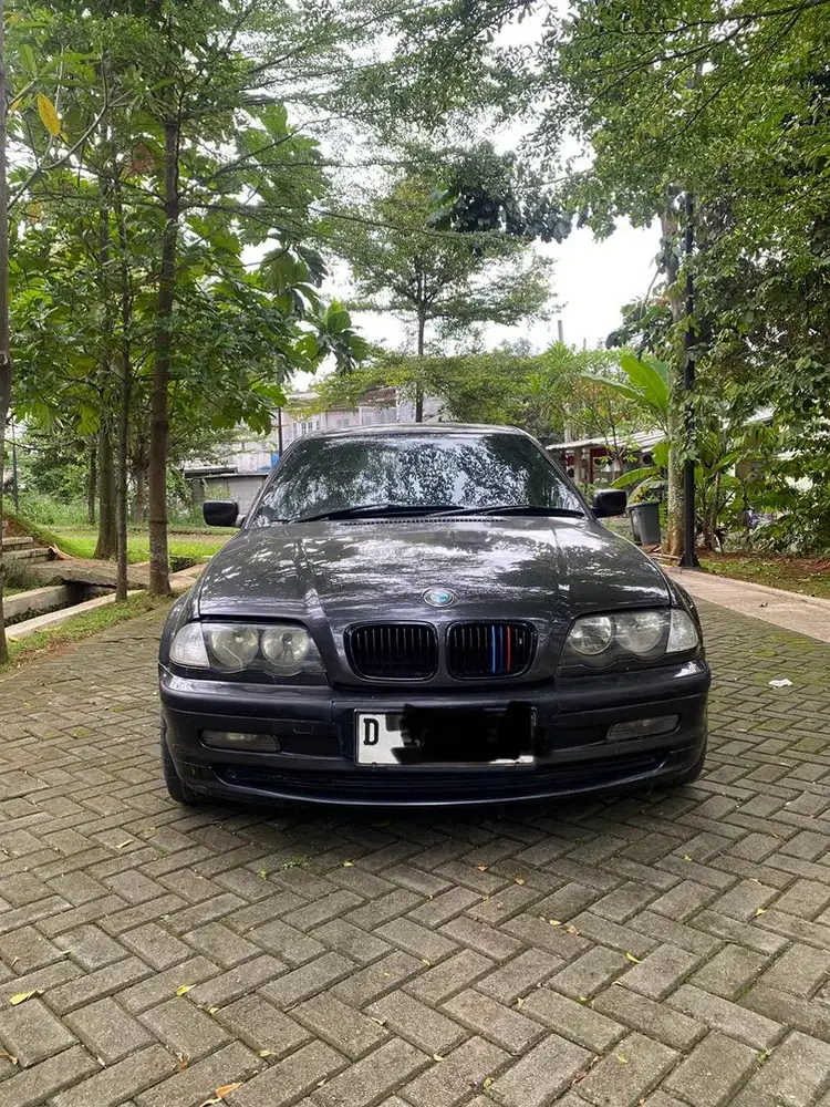 BMW 320i 2000 Bensin