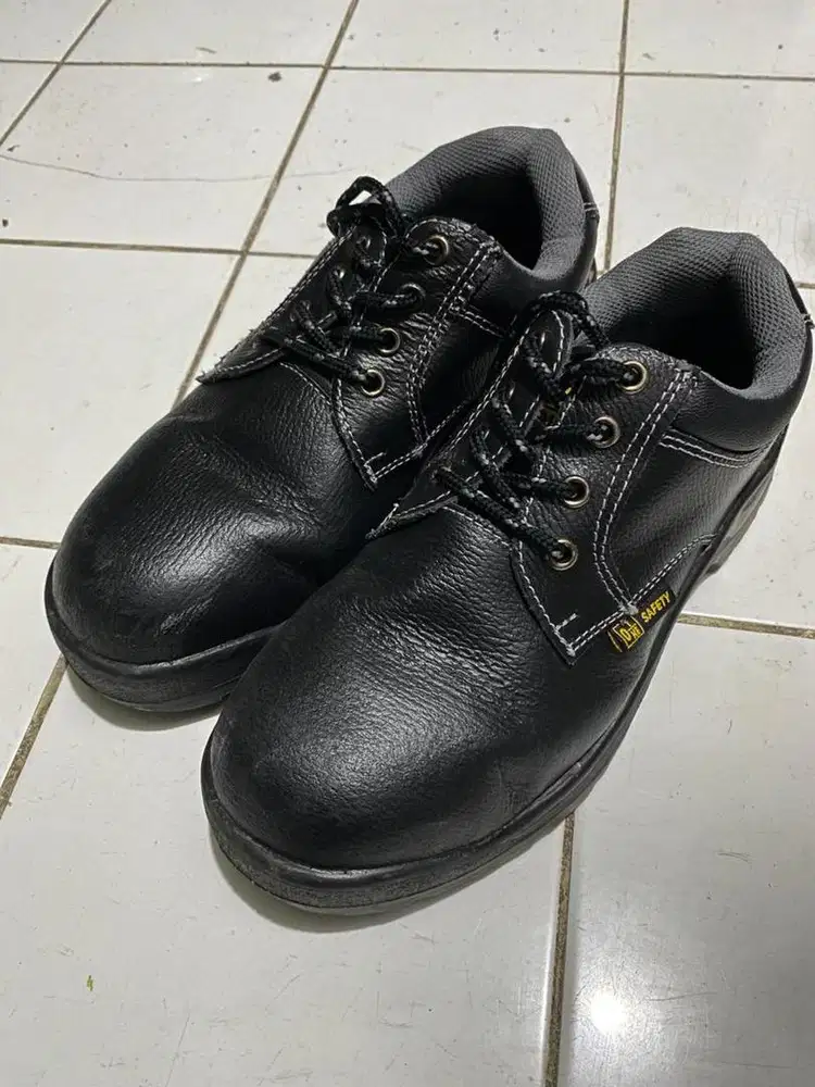 Sepatu 0 One Safety Anti Slip