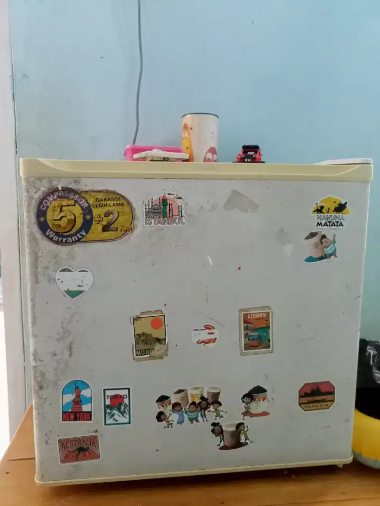 Kulkas Mini merk AQUA