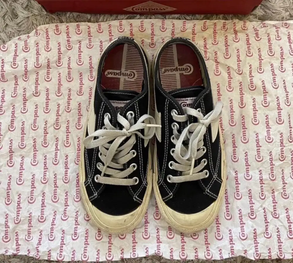 Compass Gazelle Low (warna hitam)