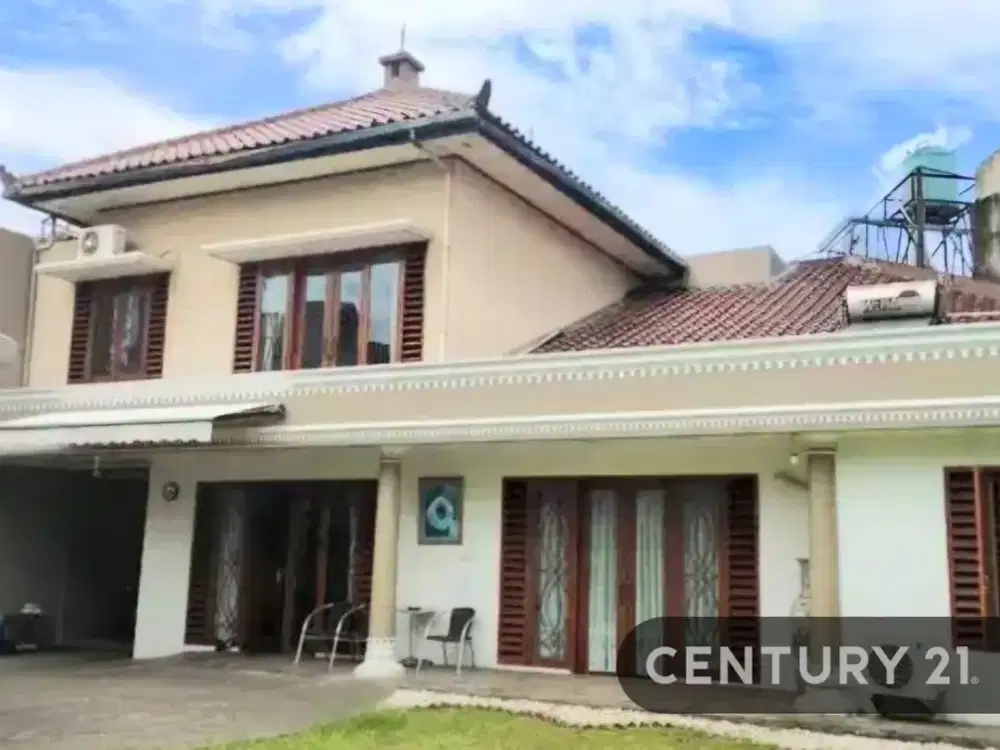 Dijual Rumah Dengan Tanah Luas  Lokasi Strategis Di Sektor 5