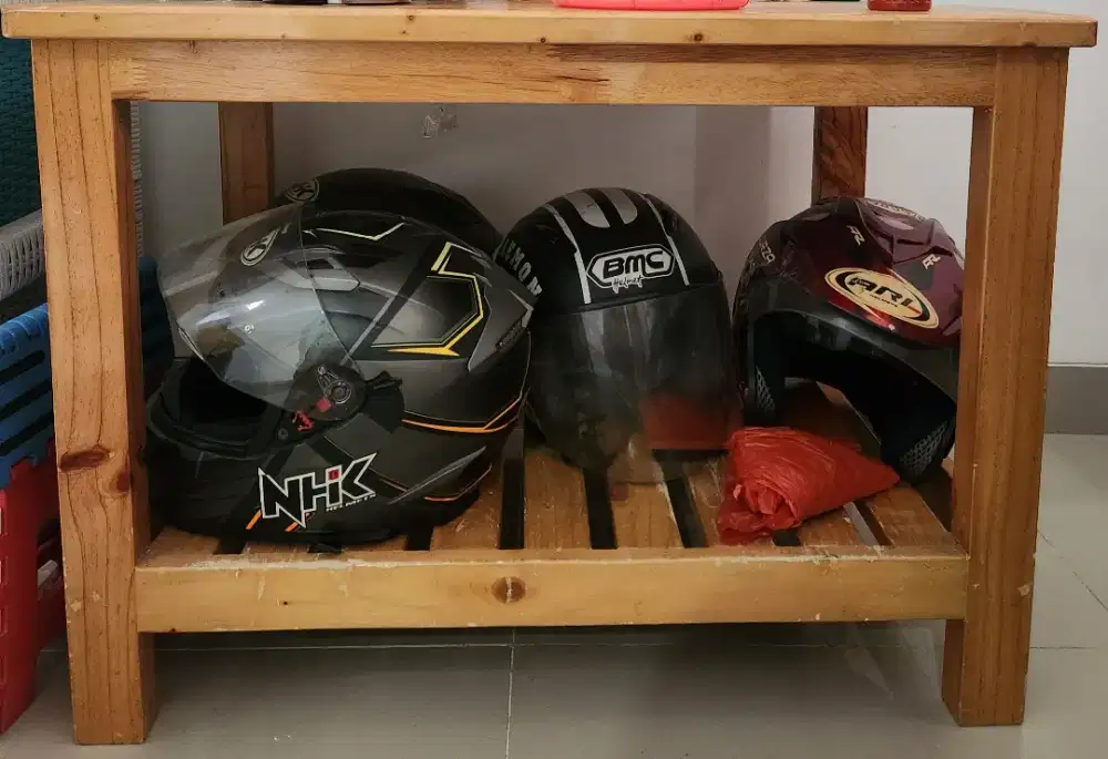 Meja kecil jati muda