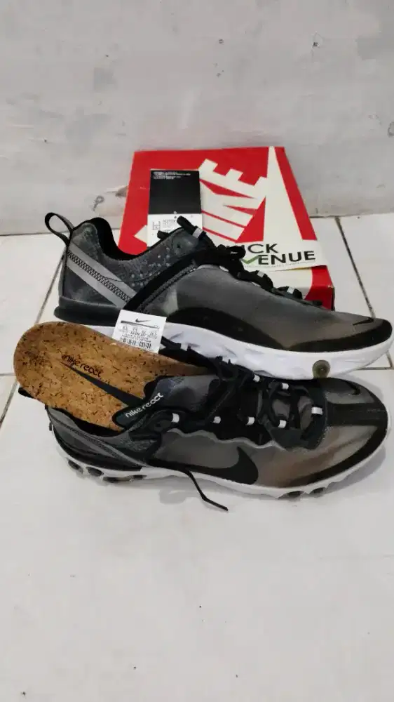 NIKE REACT ELEMENT 87 No. 42 Original Seperti Baru Box Lengkap
