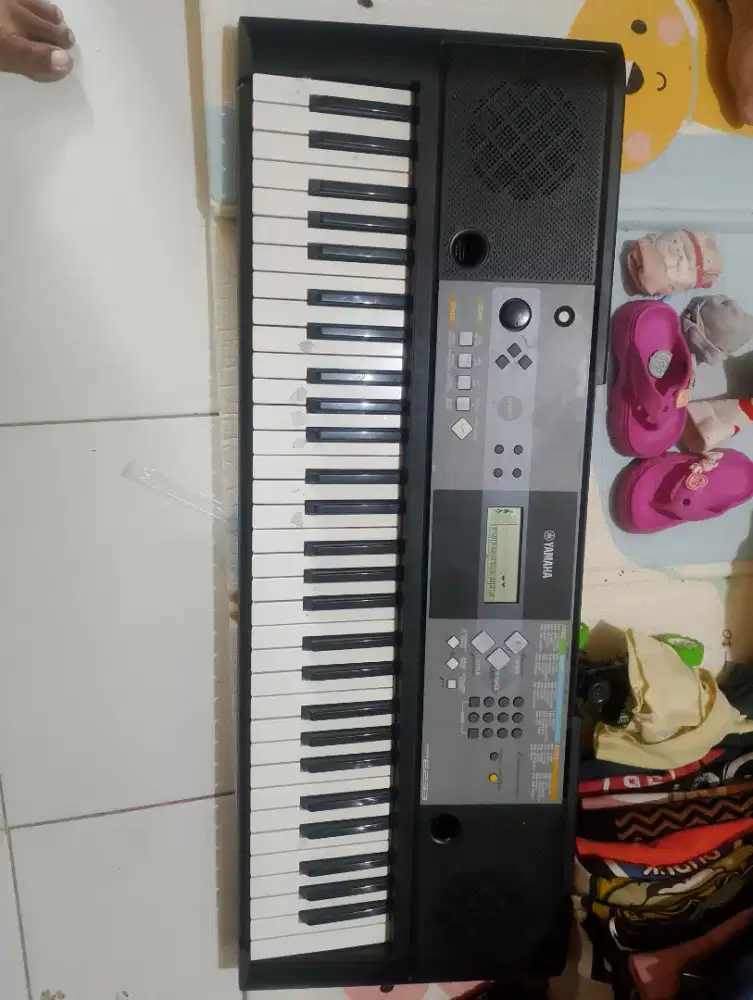 Keyboard yamaha psr e233