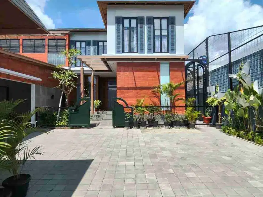 DIJUAL VILLA ESTETIK MEWAH FULL FURNISH 2 LANTAI JAKAL KM 13 SLEMAN