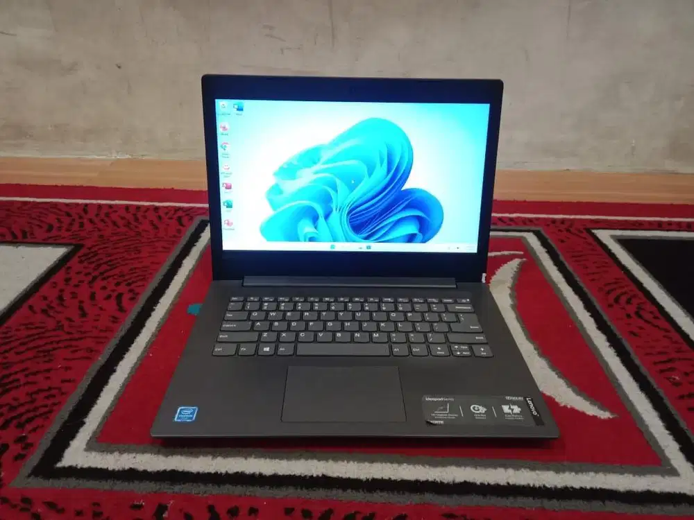 Laptop LENOVO SLIM Dualcore Ram 4 SSD 256 normal