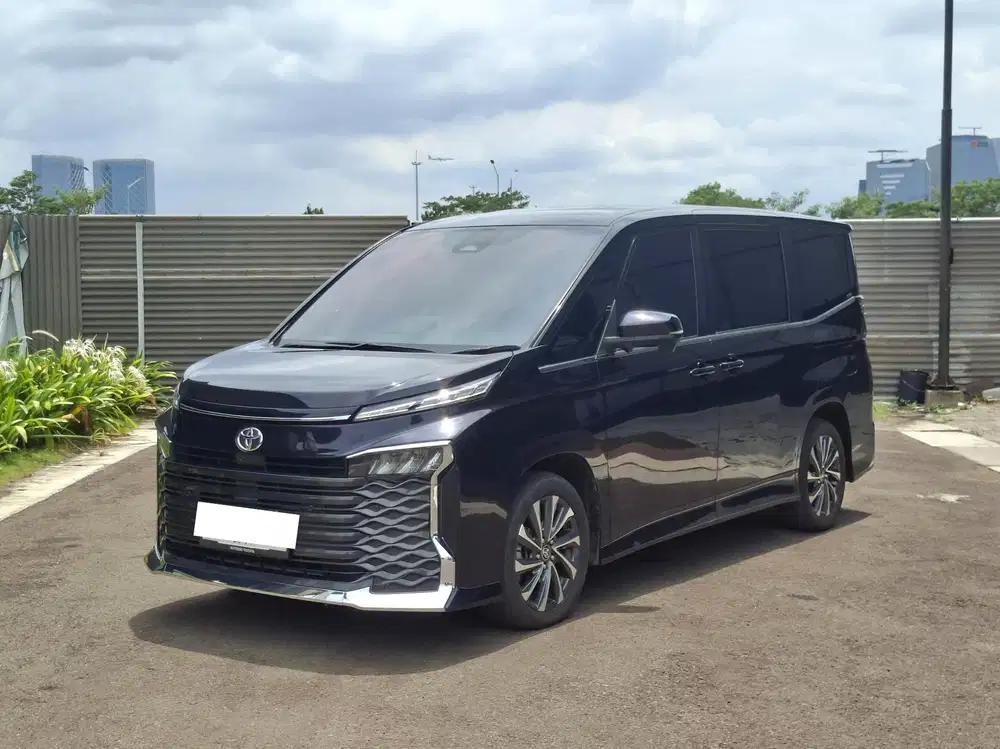 TOYOTA VOXY 2.0 AT 2023 Bensin