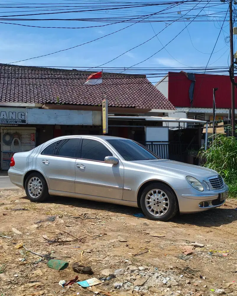 Mercedes-Benz E260 2005 Bensin