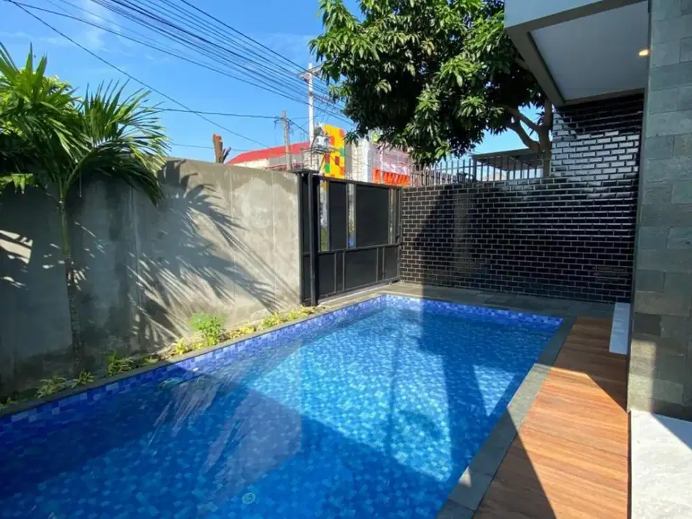 RUMAH MEWAH LUXBARU GRESS PLUS KOLAM RENANG DI PERUM SUMBER SOLO KOTA