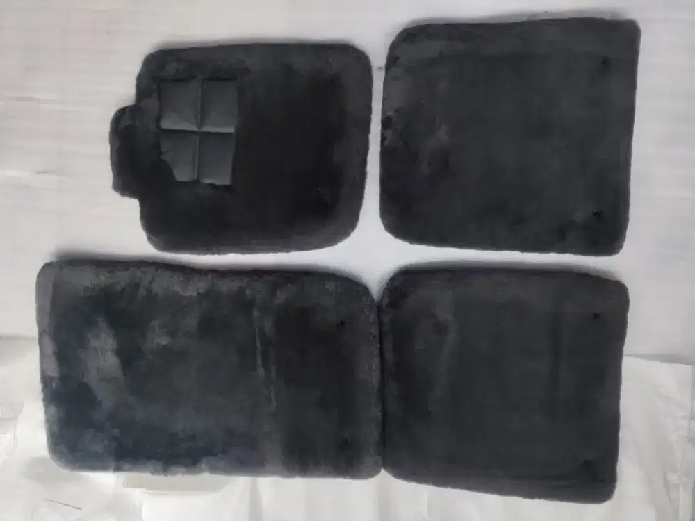Floor mat karpet bulu genuine Bentley