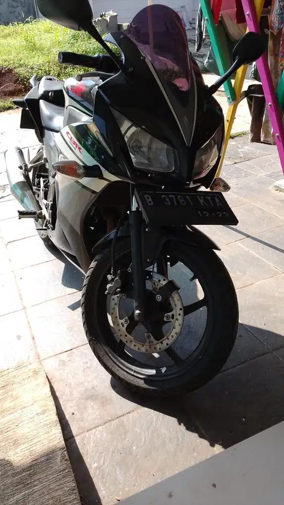 Honda cbr warna hitam