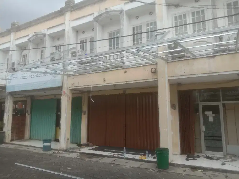 Tukang harian dan tukang cat