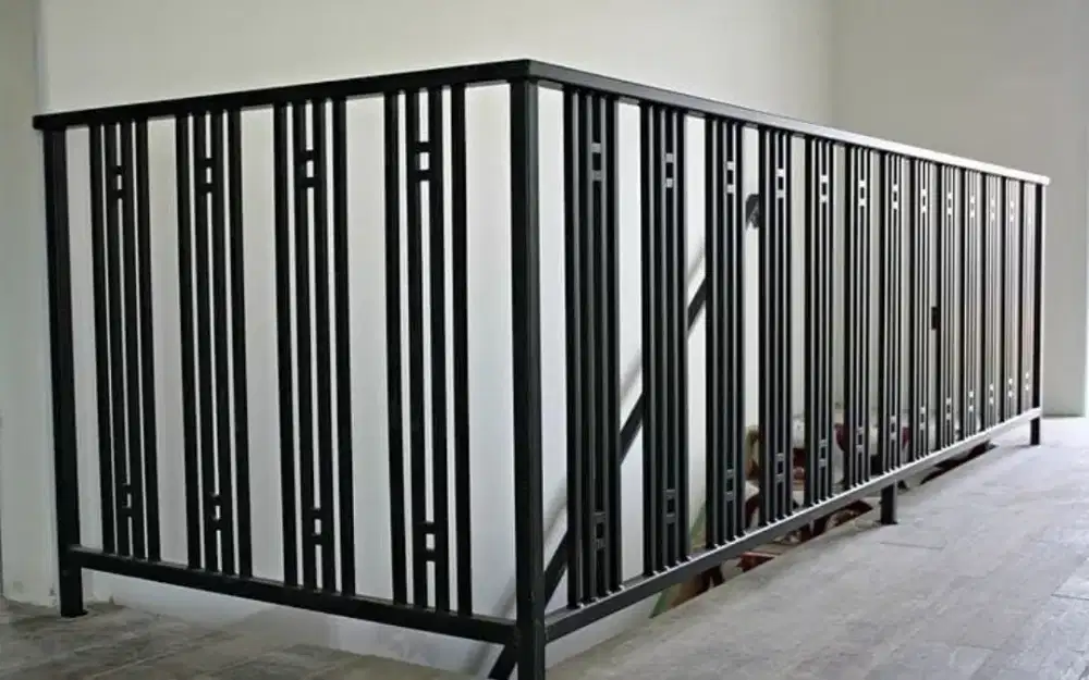 Reling tangga stanlis kaca