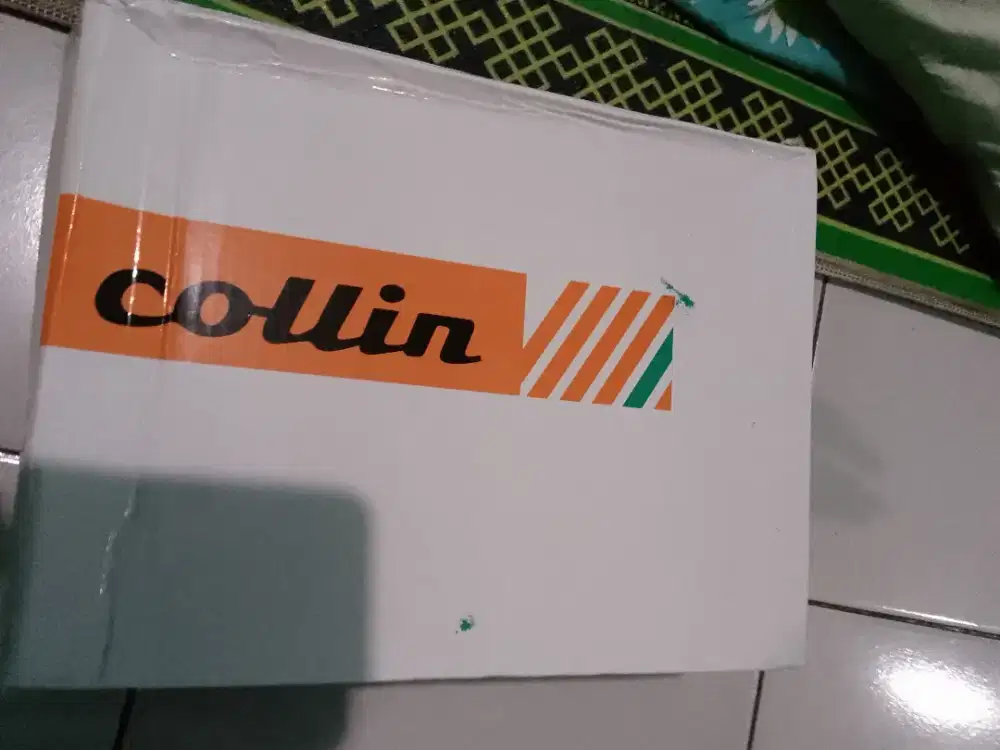 Sepatu anak laki-laki