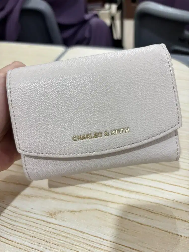 Dompet charles n keith ori jarang dipakai jual rugi