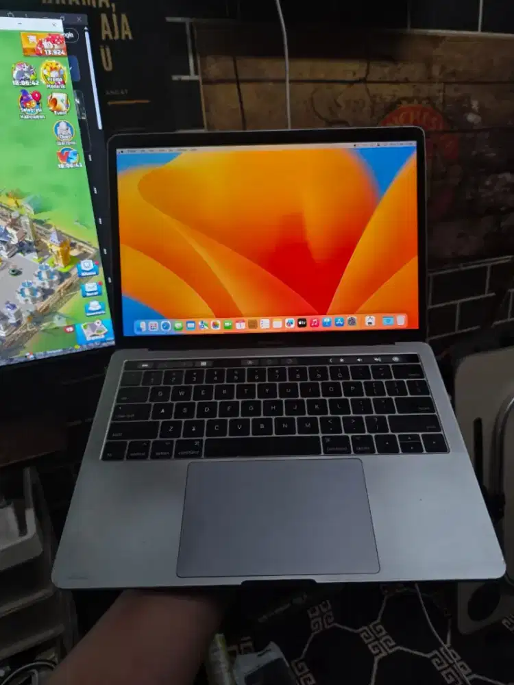 MacBook Pro 2017 Touchbar 8/256Gb iBox Fungsi Normal