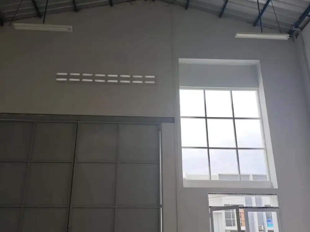 Gudang Rapi Akses Container Siap Pakai di Pergudangan Yugi Sungai Turi Tangerang