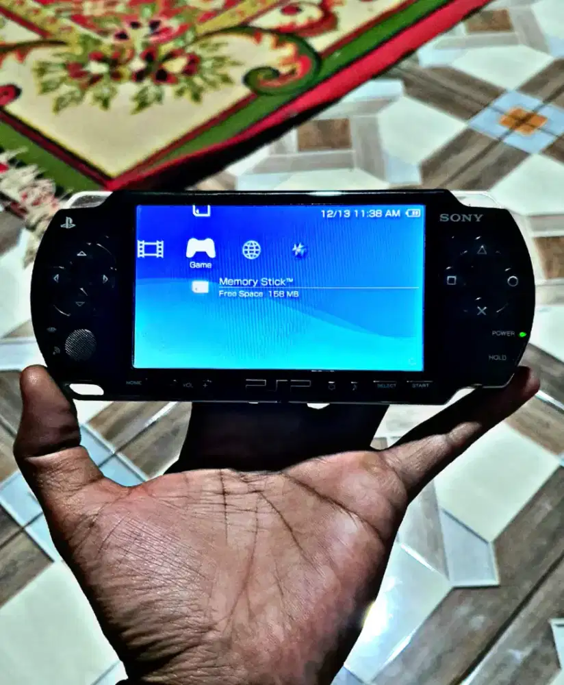 PSP SLIM 2000 SECOND + KASET UMD 4