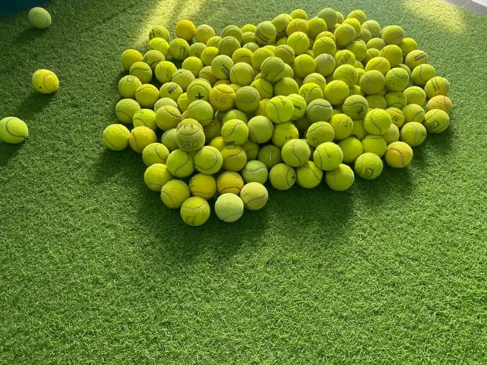 Bola tenis bekas